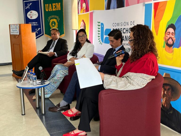 Instituto Franco Inglés durante la presentación de la revista Dignitas.