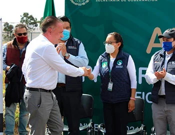 Personal de la CODHEM participa en un acto del programa Héroes Paisanos, colaborando en recorridos y brindando atención en módulos instalados en distintos puntos del Estado de México.