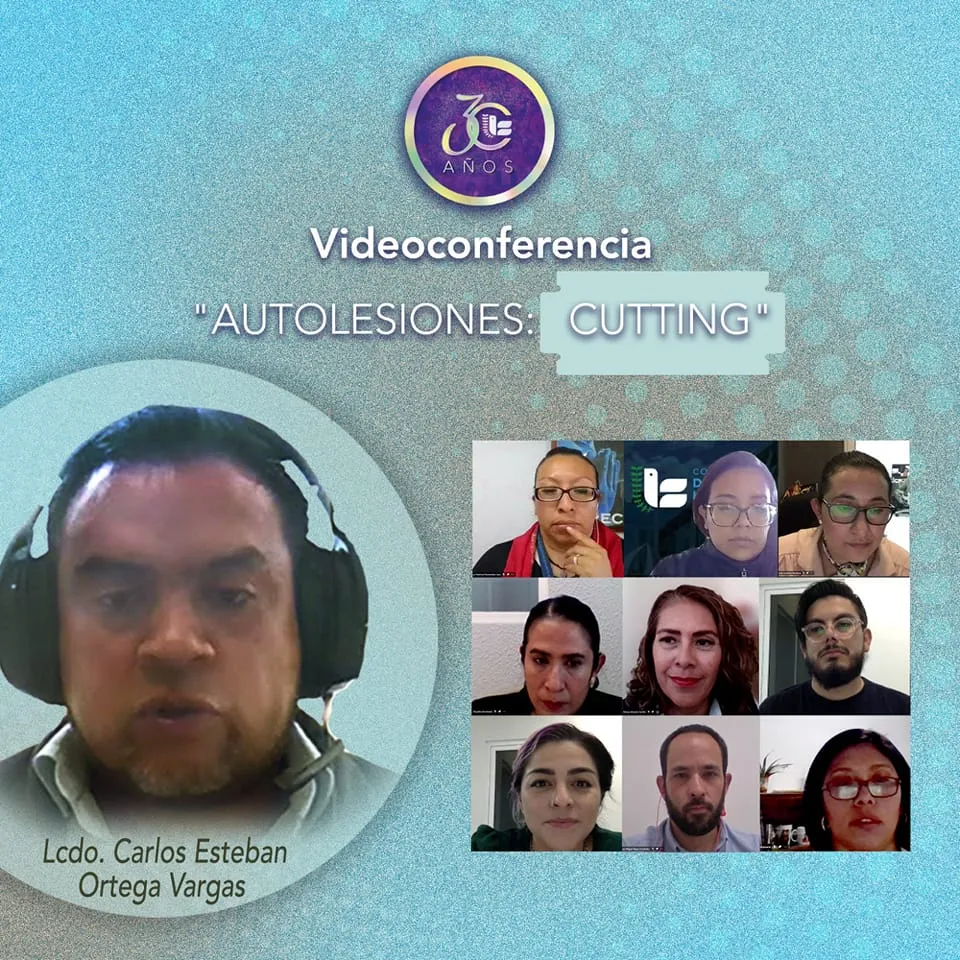 Videoconferencia de la CODHEM sobre autolesiones (“cutting”), con una persona expositora usando audífonos y varias personas participantes en pantalla, como parte de pláticas de sensibilización para prevenir el cutting.